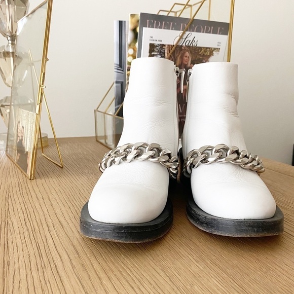 Givenchy Laura chain white leather boots - Picture 3 of 13